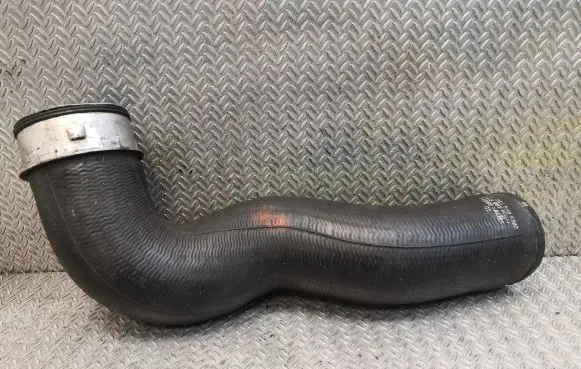 Mercedes-Benz R W251 Intercooler hose/pipe 2515280382