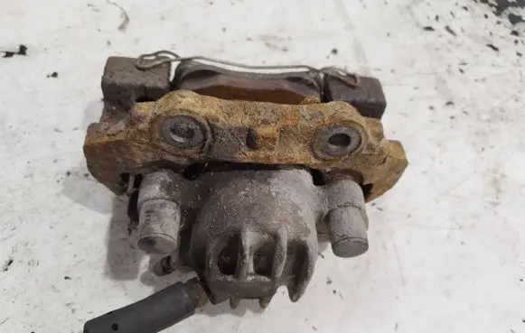 Peugeot 5008 Front brake caliper 200519