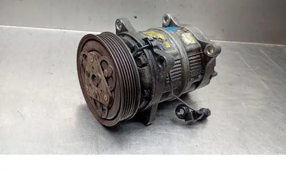 Volvo S40, V40 Air conditioning (A/C) compressor (pump) 8708581
