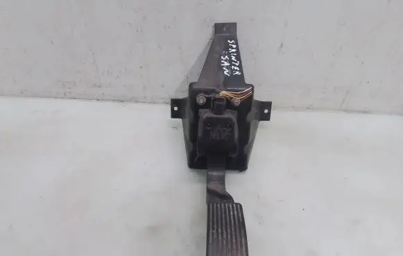 Mercedes-Benz Sprinter W906 Accelerator throttle pedal 0280755025