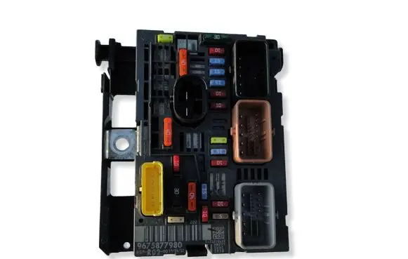 Peugeot 5008 Fuse box set 9675877980 BSMR02