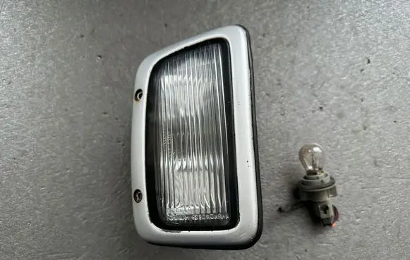 Nissan Patrol Y60 Front indicator light B610032J00 262420C000 2671789911