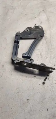 Volkswagen Golf Plus Engine bonnet/hood hinges 5m0823302