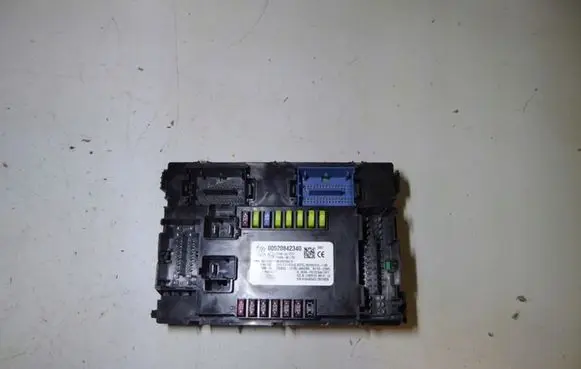 Fiat 500X Fuse module 52113966