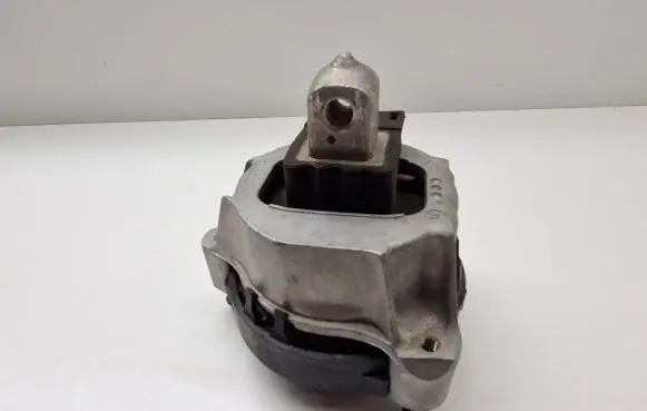 BMW X3 G01 Engine mount bracket 6877659