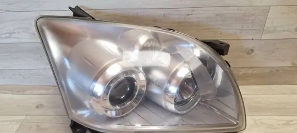 Toyota Avensis T250 Headlight/headlamp 20B737 13388