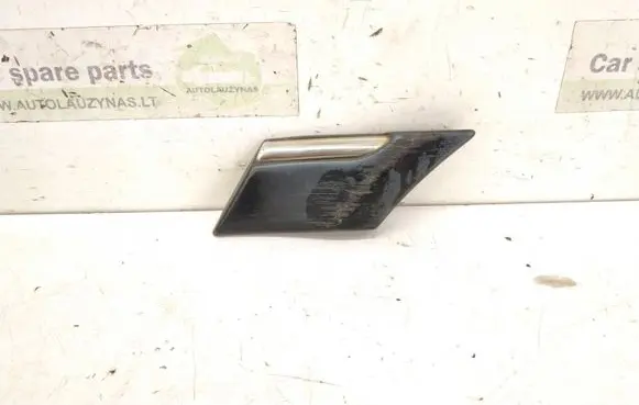 Rear fender molding trim
