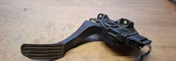 Volvo S80 Accelerator throttle pedal 6G929F836DC 6PV009220