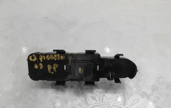 Citroen C3 Picasso Quarter vent window switch 