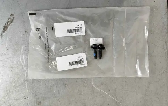 Headlight/headlamp mounting bracket