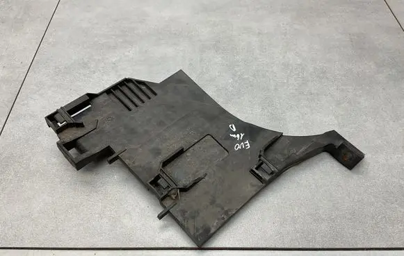 Land Rover Range Rover Evoque L538 Headlight/headlamp mounting bracket 00122222