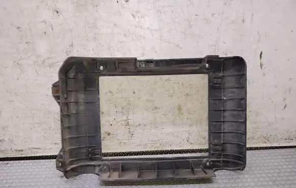 Radiator cooling fan shroud