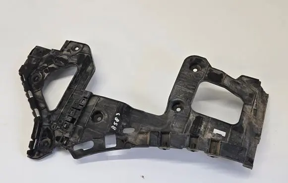Audi Q8 Rear bumper mounting bracket 4M8807453