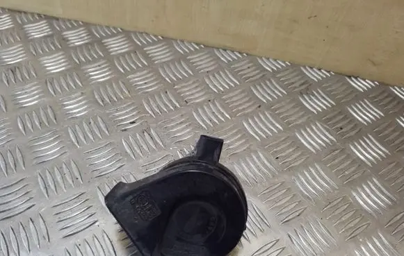 Volkswagen Transporter - Caravelle T5 Horn signal 7D0951223