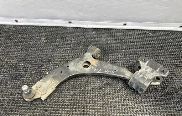 Volvo V40 Front lower control arm/wishbone