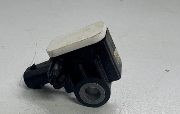 Dodge RAM 1500 DS Airbag deployment crash/impact sensor A1668210151
