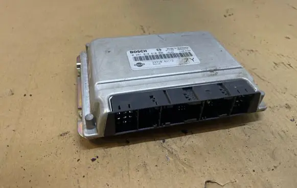 Nissan Almera Tino Engine control unit/module 28SA5575 237104U112 0281010810