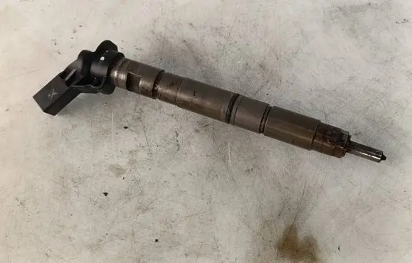 Audi A4 S4 B7 8E 8H Fuel injector 059130277AB 0445115037