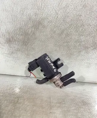 Volkswagen Touareg I Turbo solenoid valve 1j0906627a