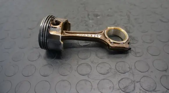 Alfa Romeo Mito Piston with connecting rod 72L66