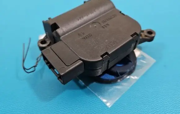 Audi A4 S4 B7 8E 8H A/C air flow flap actuator/motor 0132801322 IMPRK1572261