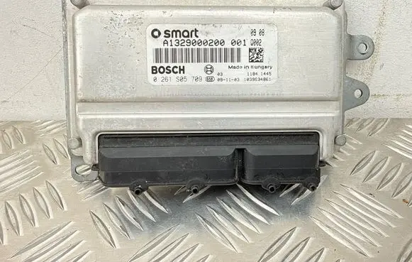 Smart ForTwo II Engine control unit/module A1329000200 1039S34861 0261S05709