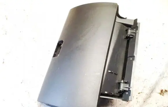 Glove box