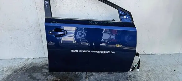 Toyota Auris E180 Front door 