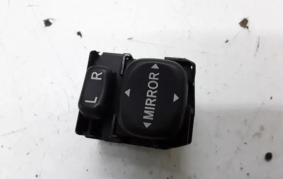 Toyota Corolla E120 E130 Wing mirror switch 183574