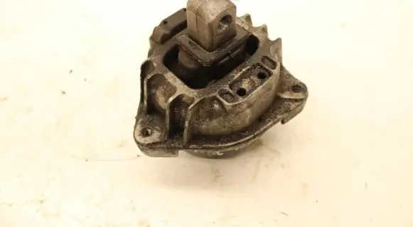 BMW 7 F01 F02 F03 F04 Engine mount bracket