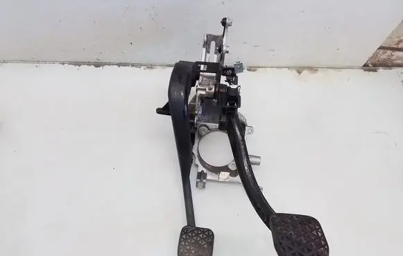 BMW 5 E39 Pedal assembly 