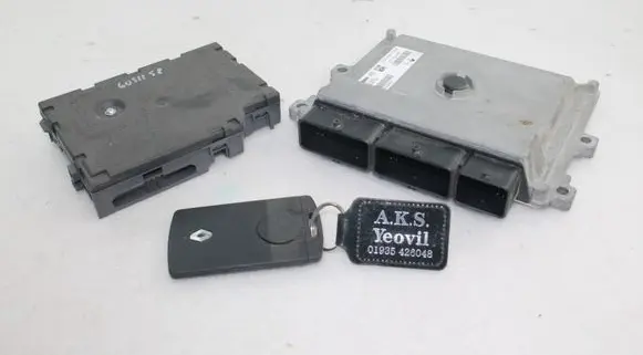 Renault Clio IV Engine ECU kit and lock set 237103353R 132210063 285902325R