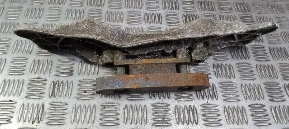 BMW 5 E39 Engine mount bracket 10934469