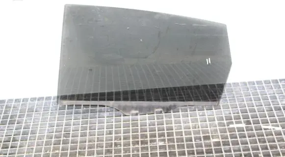 Honda CR-V Rear door window glass