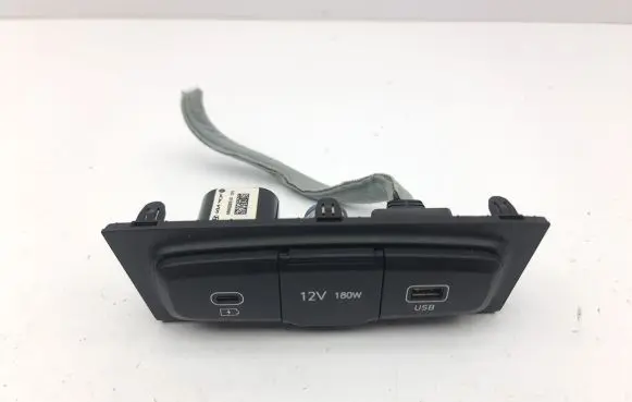 Hyundai i20 (BC3 BI3) USB socket connector 84644Q0600