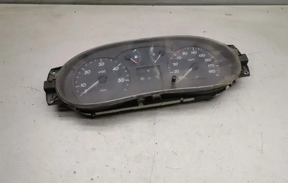 Renault Master II Speedometer (instrument cluster) P8200140413B 8200140413B