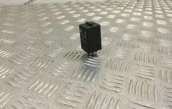 BMW 5 E34 Other relay 1388546