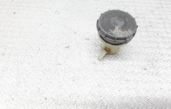 Honda CR-V Brake fluid reservoir 