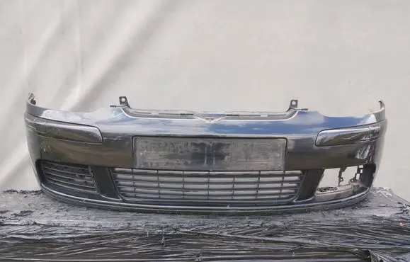 Volkswagen Golf V Front bumper 1127