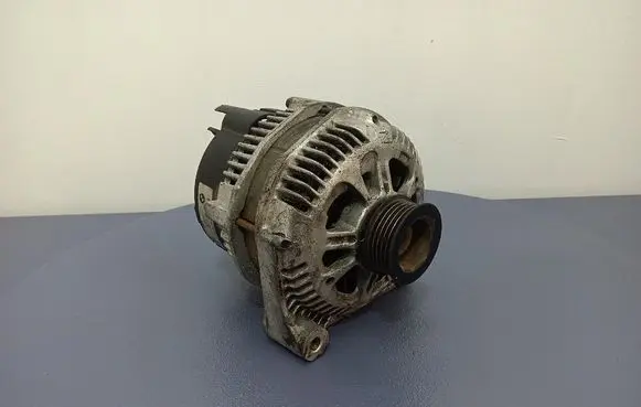 BMW 3 E46 Generator/alternator 7788222
