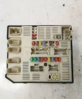 Renault Laguna III Fuse module 284B60014R 3429037498 519287411