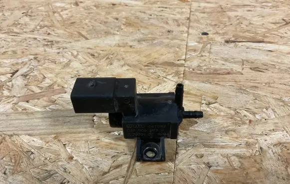Volkswagen PASSAT B6 Turbo solenoid valve 037906283D 72809800 06T093