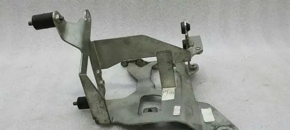 Mercedes-Benz ML W164 Other engine bay part A1645001431
