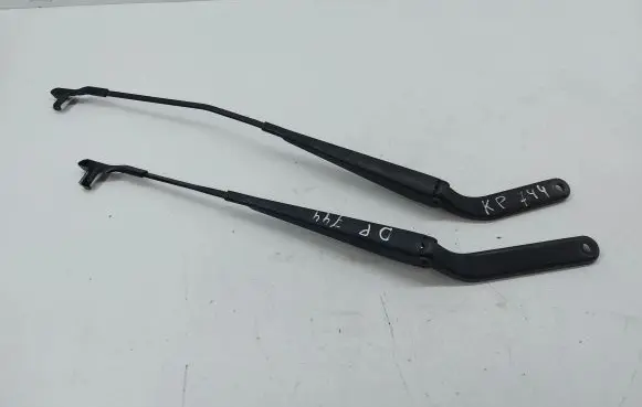 BMW X5 E70 Front wiper blade arm 7153742 7153745