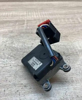 Audi A4 S4 B5 8D Air flap motor/actuator 01305404000 068985