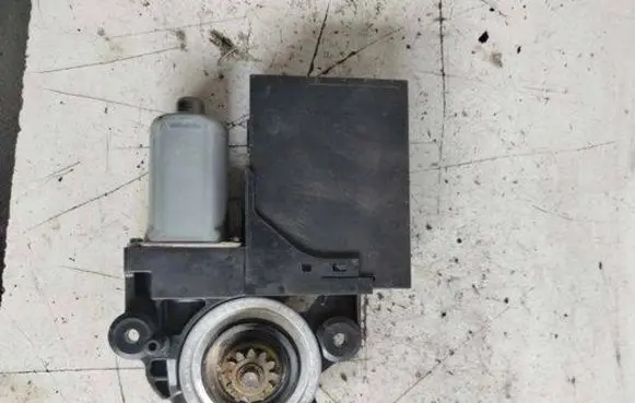 Volvo C30 Front door window regulator motor 979037100 1174088A 060917