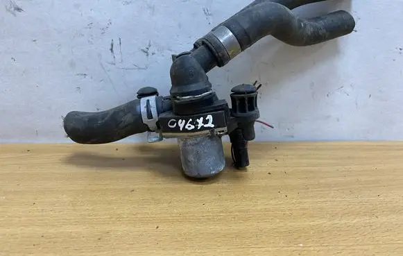 Mercedes-Benz E W210 Coolant heater control valve 0018307784 C4672