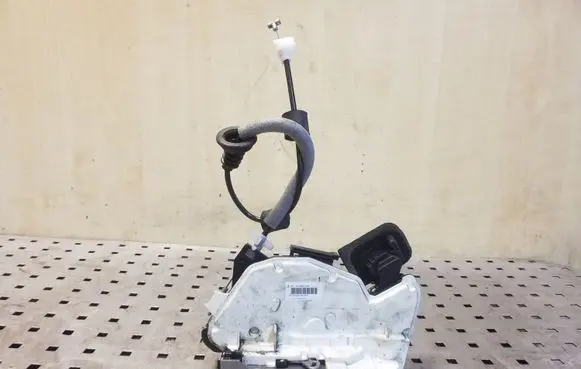 Seat Toledo IV (NH) Front door lock 5E2837015