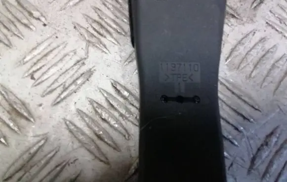 Suzuki Swift III Front seatbelt buckle 1060008