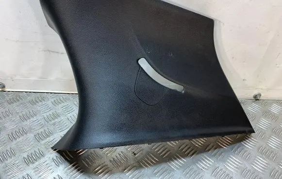 Chrysler Pacifica (D)pillar trim (top) 5RJ16DX9AE